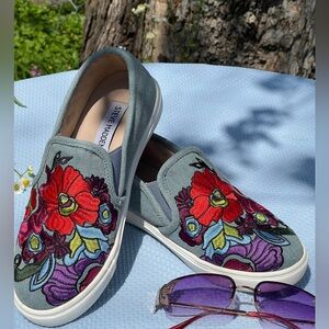 Steve Madden Gray Slip-On Mules with Red & Purple Floral Embroidery